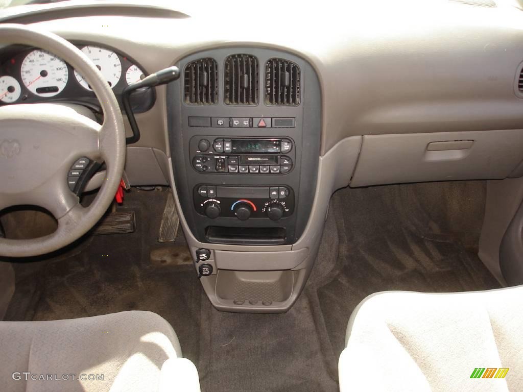 2002 Caravan Sport - Stone White / Taupe photo #12