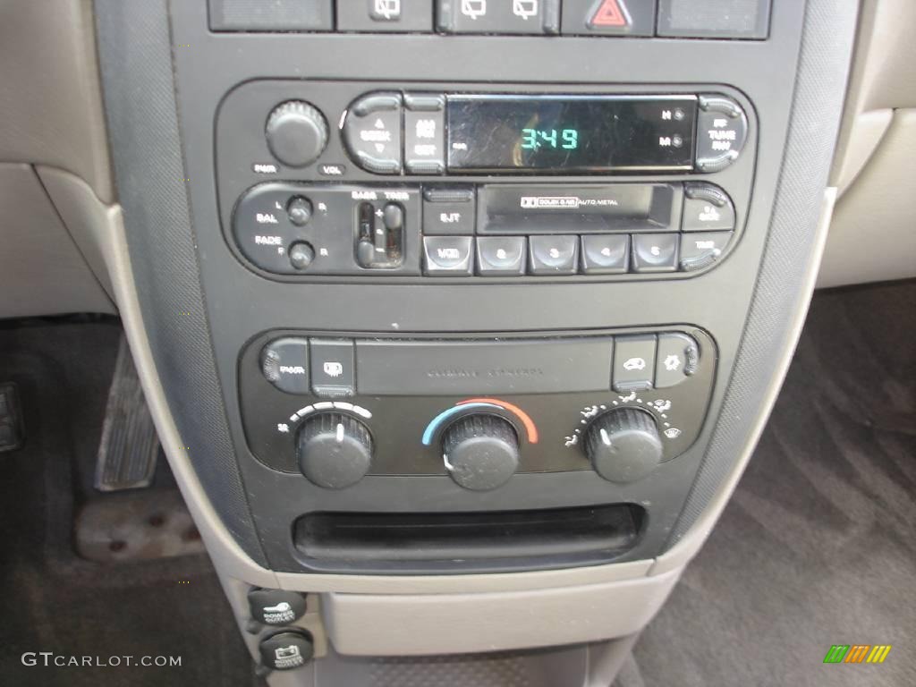2002 Caravan Sport - Stone White / Taupe photo #14