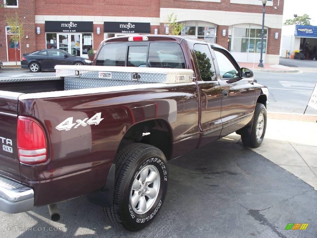 2004 Dakota SLT Club Cab 4x4 - Deep Molten Red Pearl / Dark Slate Gray photo #23