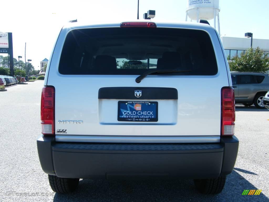 2007 Nitro SXT - Bright Silver Metallic / Dark Slate Gray photo #4