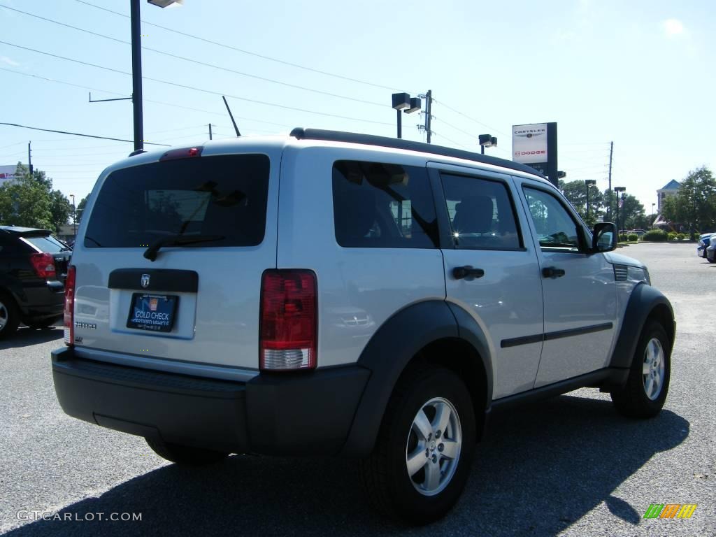 2007 Nitro SXT - Bright Silver Metallic / Dark Slate Gray photo #5