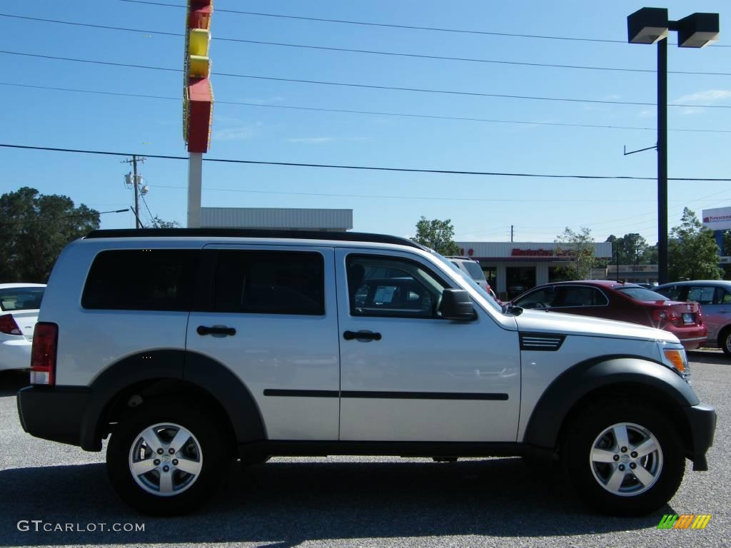 2007 Nitro SXT - Bright Silver Metallic / Dark Slate Gray photo #6