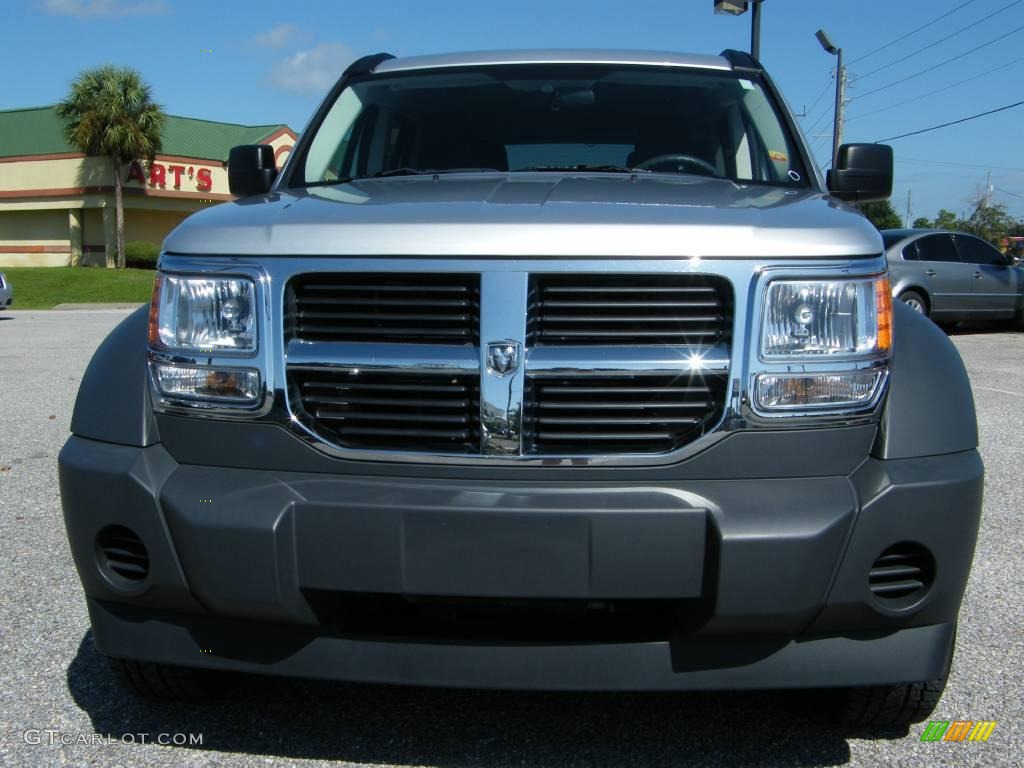 2007 Nitro SXT - Bright Silver Metallic / Dark Slate Gray photo #8