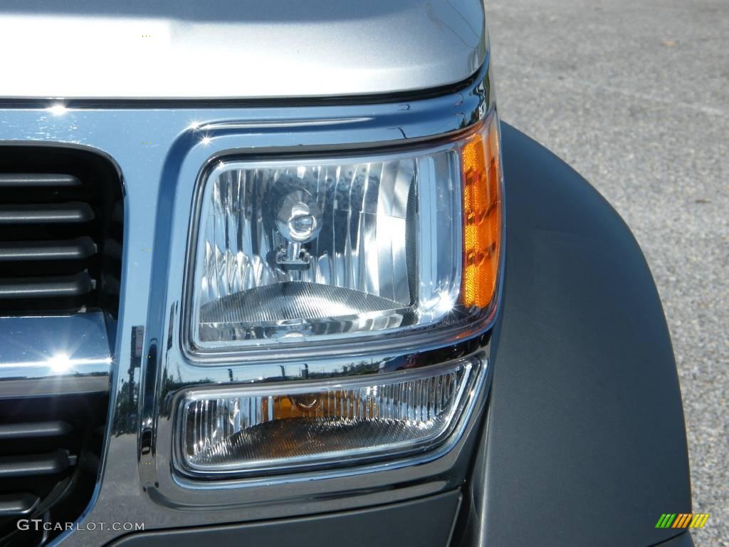 2007 Nitro SXT - Bright Silver Metallic / Dark Slate Gray photo #9