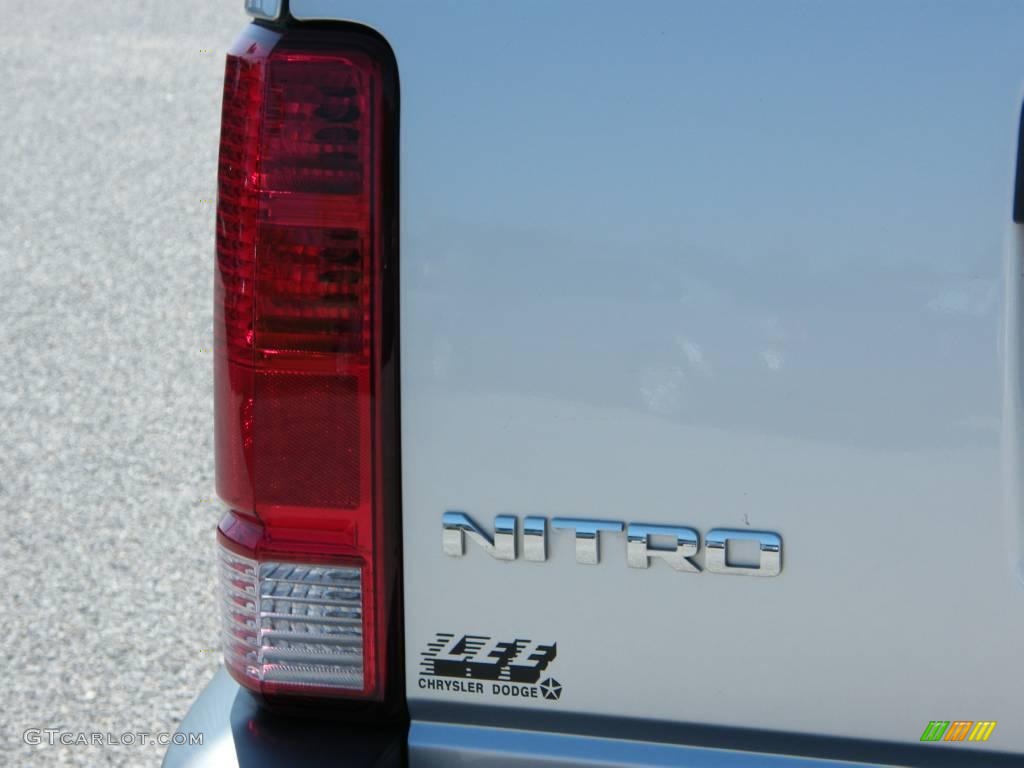 2007 Nitro SXT - Bright Silver Metallic / Dark Slate Gray photo #10