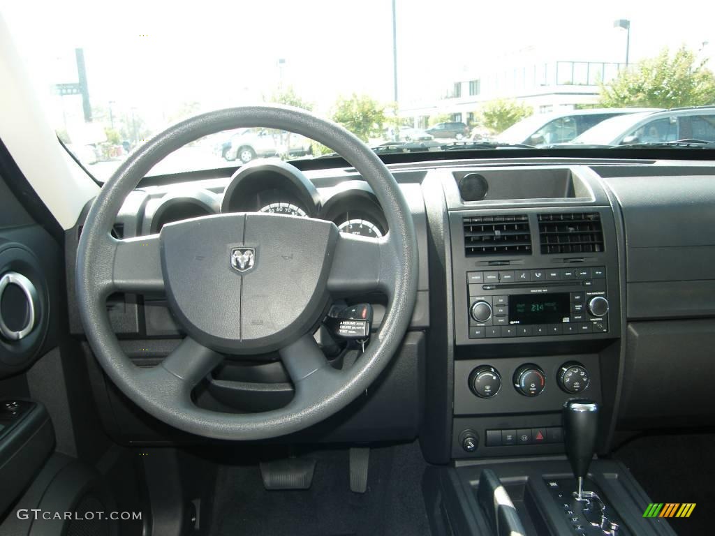 2007 Nitro SXT - Bright Silver Metallic / Dark Slate Gray photo #18