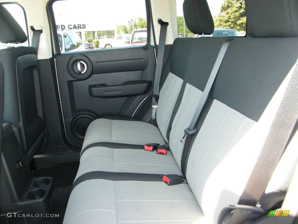 2007 Nitro SXT - Bright Silver Metallic / Dark Slate Gray photo #21