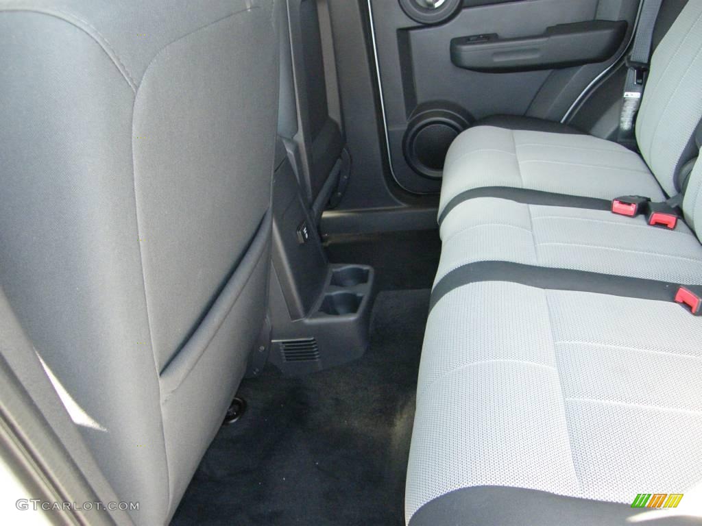 2007 Nitro SXT - Bright Silver Metallic / Dark Slate Gray photo #22