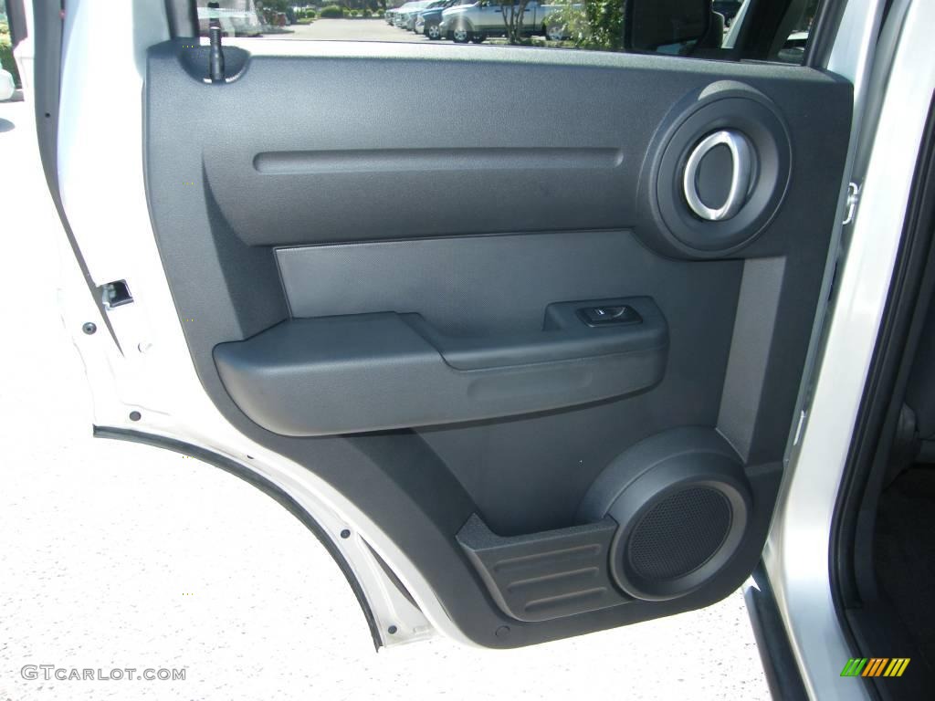 2007 Nitro SXT - Bright Silver Metallic / Dark Slate Gray photo #23
