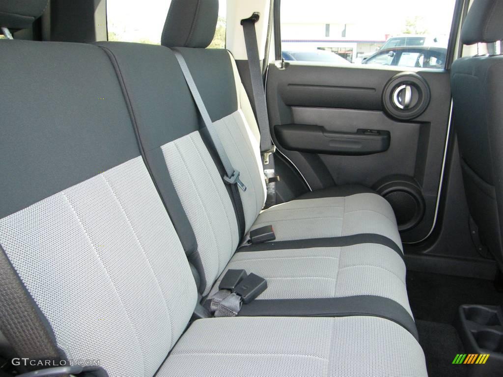 2007 Nitro SXT - Bright Silver Metallic / Dark Slate Gray photo #25
