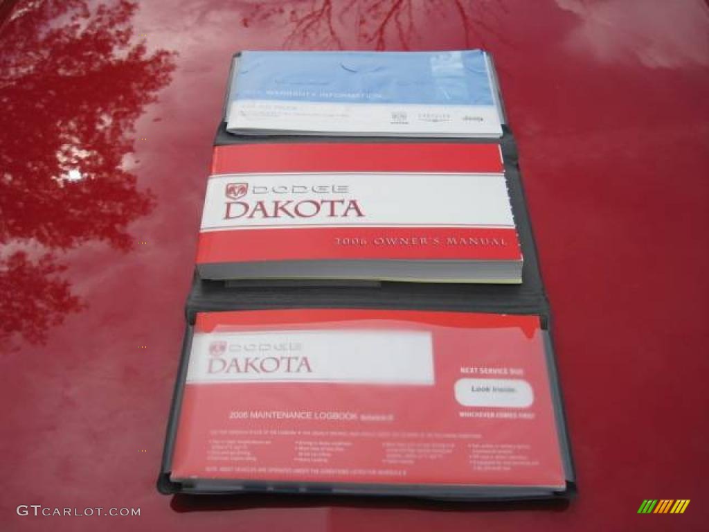 2006 Dakota ST Club Cab 4x4 - Flame Red / Medium Slate Gray photo #27