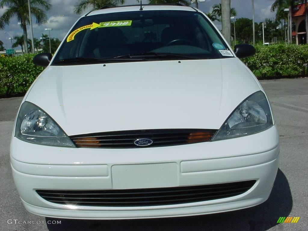 2003 Focus SE Wagon - Cloud 9 White / Medium Graphite photo #9