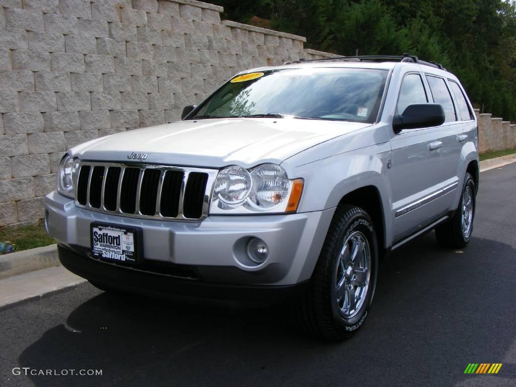 Bright Silver Metallic Jeep Grand Cherokee