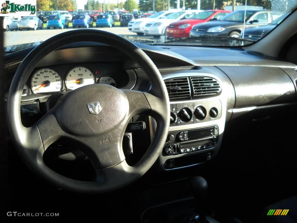 2004 Neon SXT - Black / Dark Slate Gray photo #12