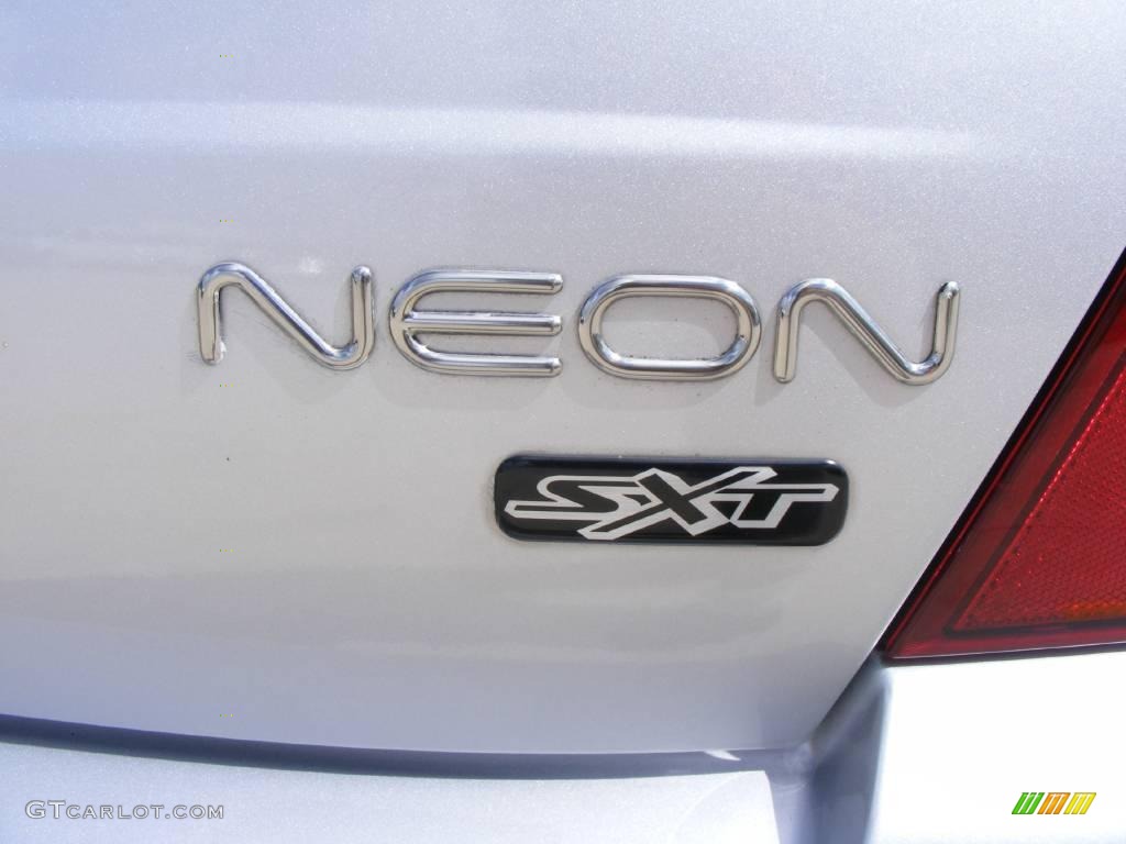 2005 Neon SXT - Bright Silver Metallic / Dark Slate Gray photo #17