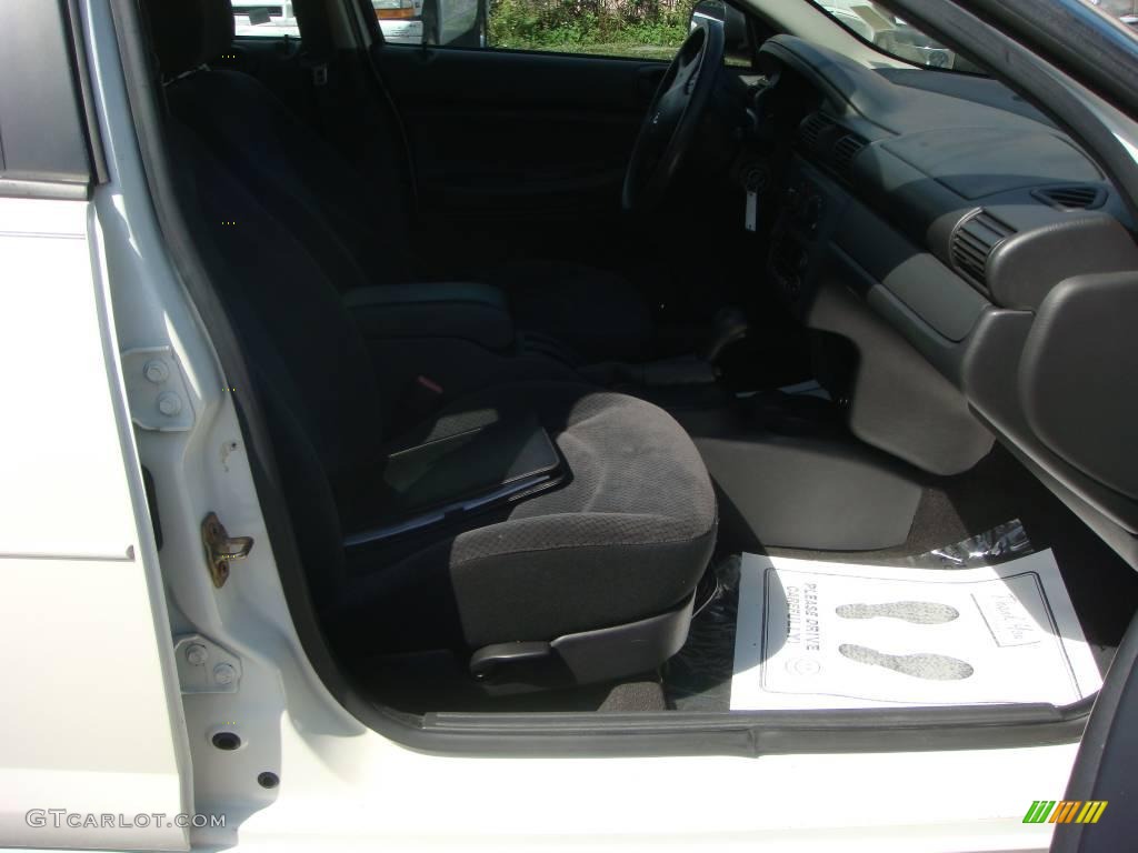 2006 Stratus SXT Sedan - Stone White / Dark Slate Grey photo #11