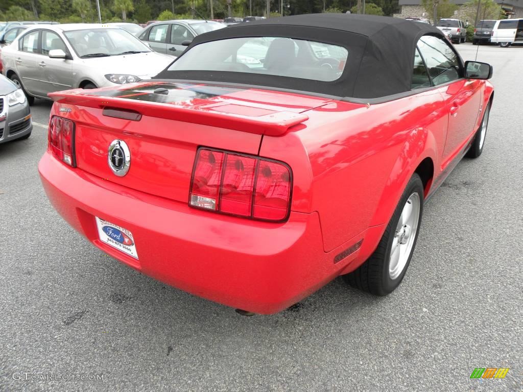 2007 Mustang V6 Deluxe Convertible - Torch Red / Dark Charcoal photo #9