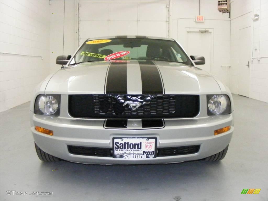 2007 Mustang V6 Deluxe Coupe - Satin Silver Metallic / Light Graphite photo #2