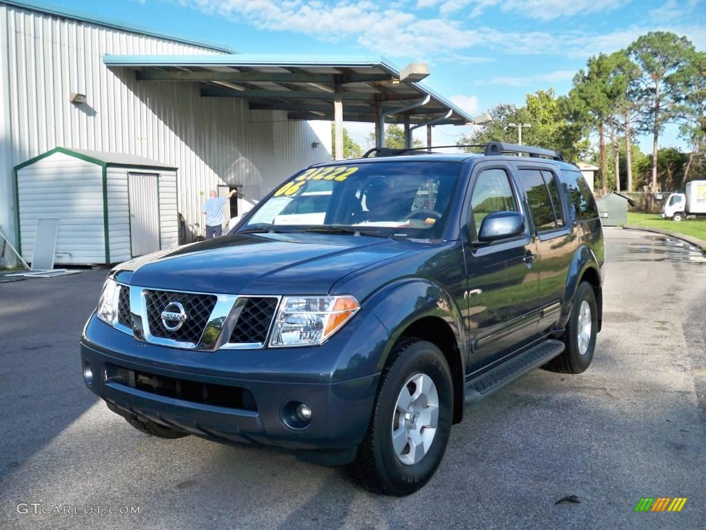 2006 Pathfinder SE - Silverton Blue Pearl / Desert photo #5