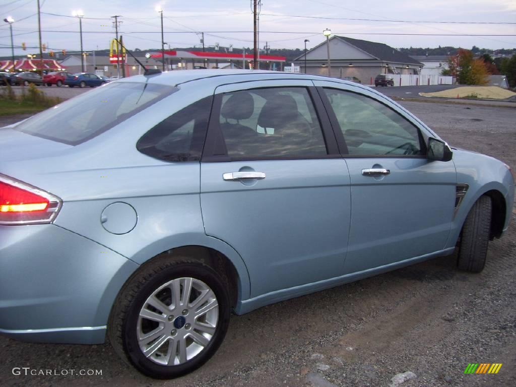 2008 Focus SE Sedan - Light Ice Blue Metallic / Charcoal Black photo #4