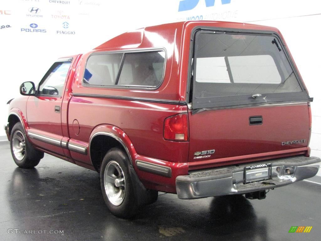 1998 S10 LS Regular Cab - Medium Red Metallic / Gray photo #3