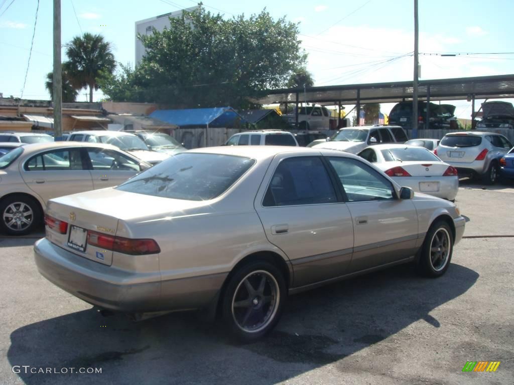 1999 Camry LE - Cashmere Beige Metallic / Oak photo #3