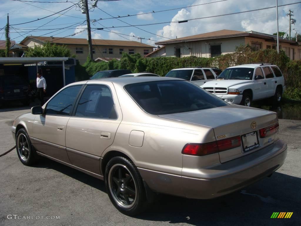 1999 Camry LE - Cashmere Beige Metallic / Oak photo #5