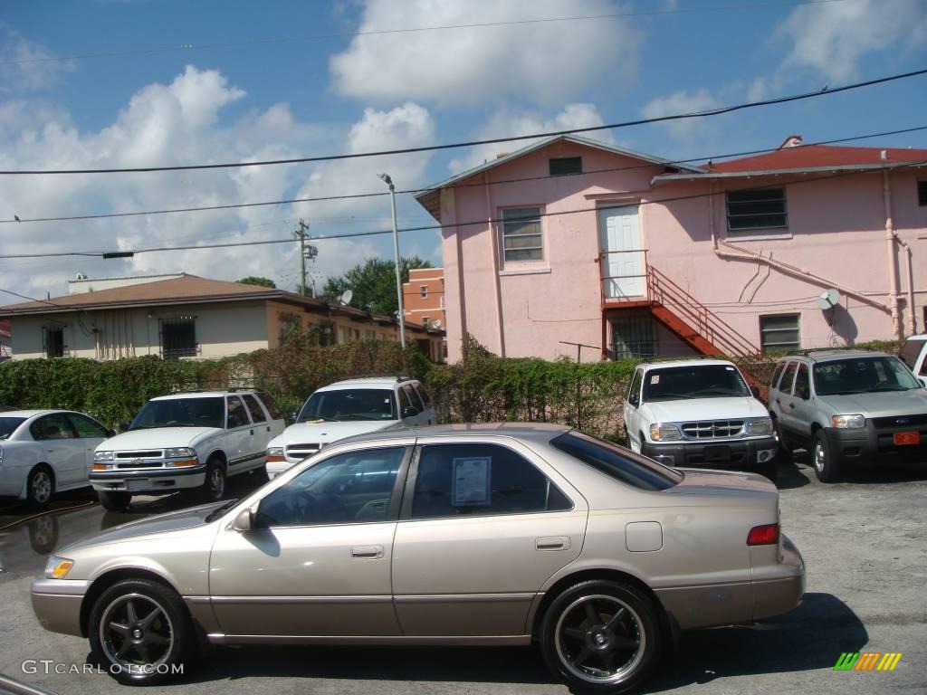 1999 Camry LE - Cashmere Beige Metallic / Oak photo #6