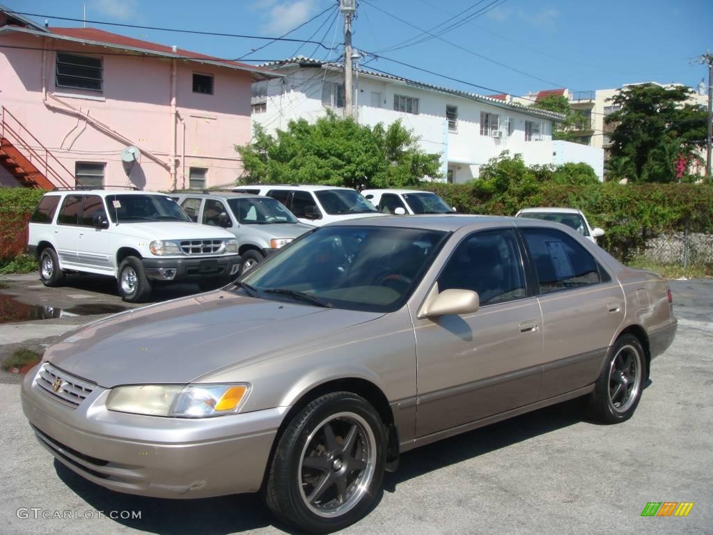 1999 Camry LE - Cashmere Beige Metallic / Oak photo #7