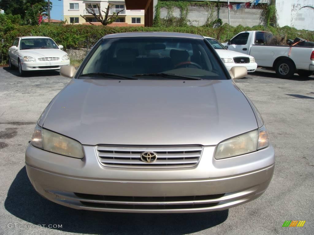 1999 Camry LE - Cashmere Beige Metallic / Oak photo #8