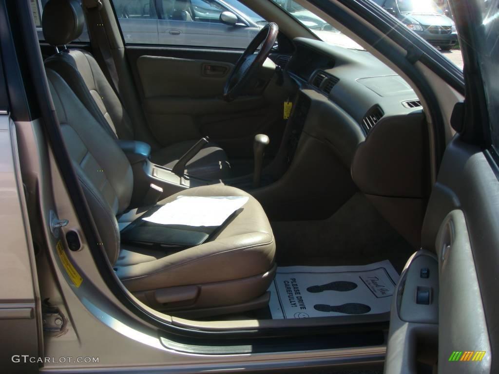 1999 Camry LE - Cashmere Beige Metallic / Oak photo #11