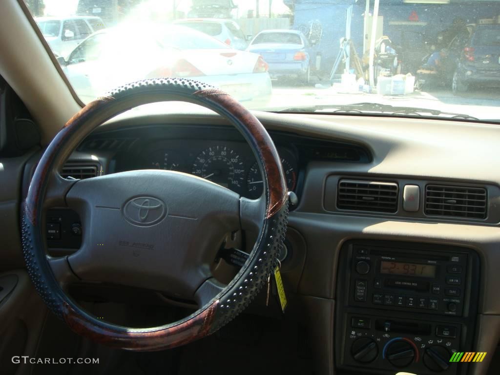 1999 Camry LE - Cashmere Beige Metallic / Oak photo #13