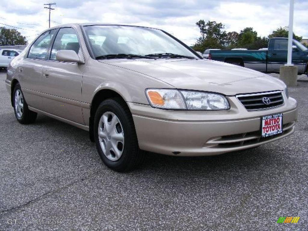 2001 Camry CE - Cashmere Beige Metallic / Oak photo #1