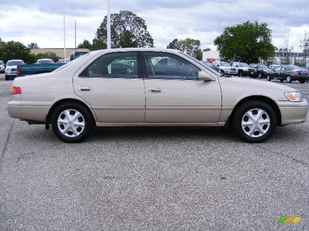 2001 Camry CE - Cashmere Beige Metallic / Oak photo #2