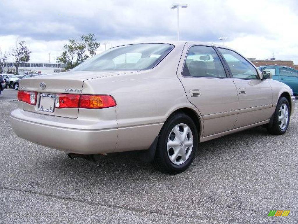 2001 Camry CE - Cashmere Beige Metallic / Oak photo #3