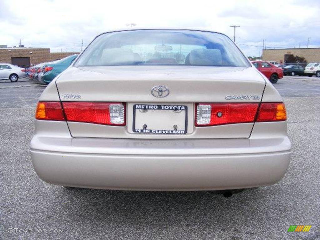 2001 Camry CE - Cashmere Beige Metallic / Oak photo #4