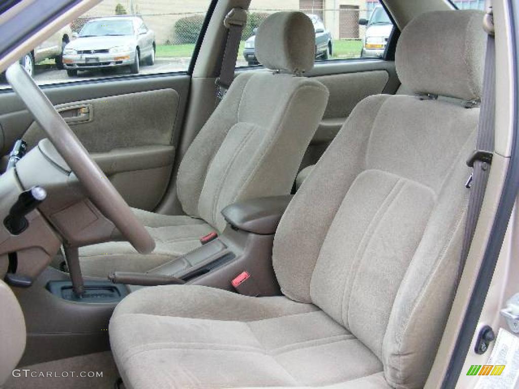 2001 Camry CE - Cashmere Beige Metallic / Oak photo #9