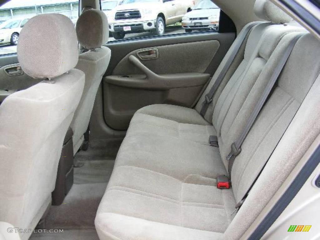2001 Camry CE - Cashmere Beige Metallic / Oak photo #11