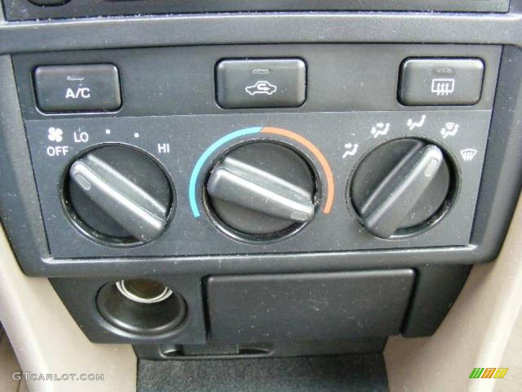 2001 Camry CE - Cashmere Beige Metallic / Oak photo #20