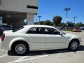 Cool Vanilla White - 300 Touring Photo No. 2