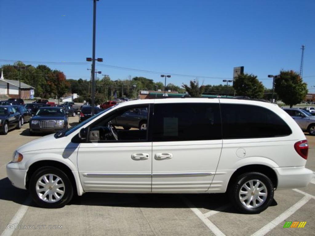 2002 Town & Country LXi - Stone White Clearcoat / Taupe photo #5