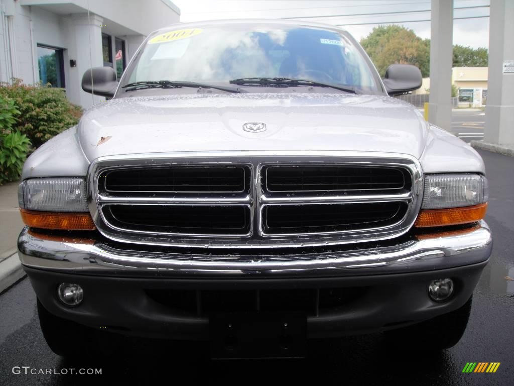 2004 Dakota SLT Club Cab 4x4 - Bright Silver Metallic / Dark Slate Gray photo #3