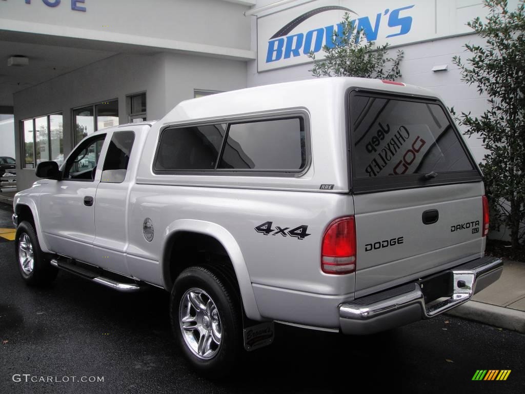 2004 Dakota SLT Club Cab 4x4 - Bright Silver Metallic / Dark Slate Gray photo #4