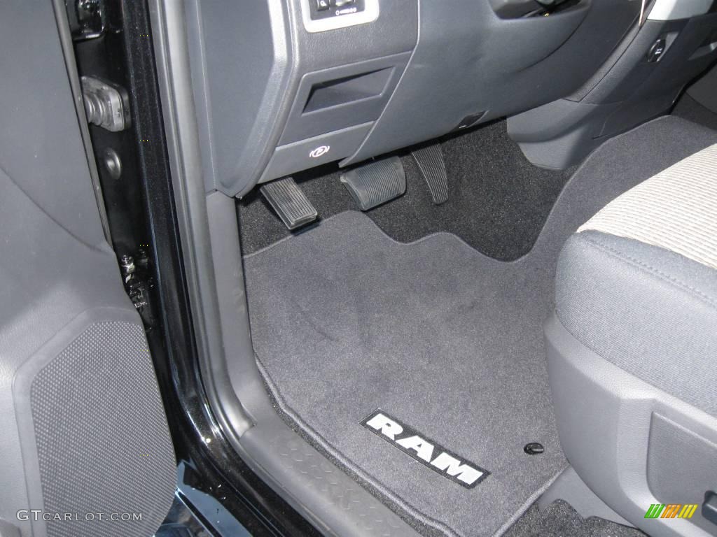 2010 Ram 1500 Big Horn Crew Cab - Brilliant Black Crystal Pearl / Dark Slate/Medium Graystone photo #14