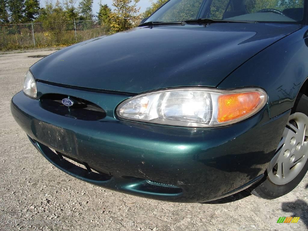 1999 Escort SE Sedan - Tropic Green Metallic / Medium Graphite photo #9