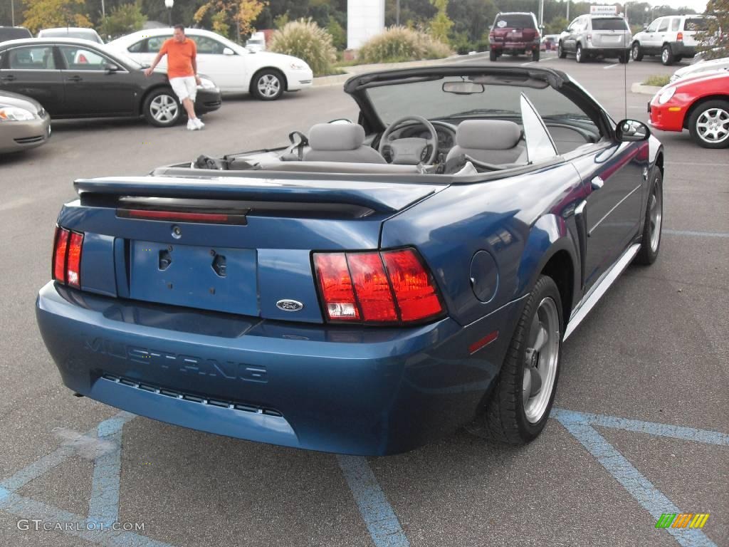 Ford Mustang 1999 Atlantic Blue Metallic. 