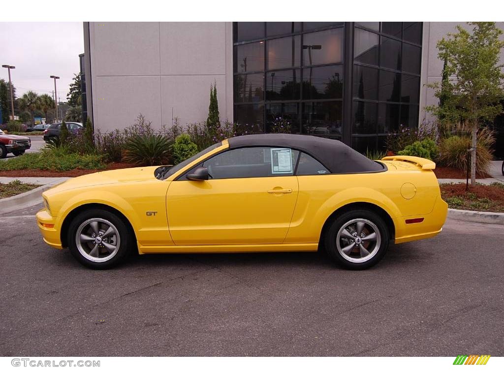 2005 Mustang GT Deluxe Convertible - Screaming Yellow / Dark Charcoal photo #2