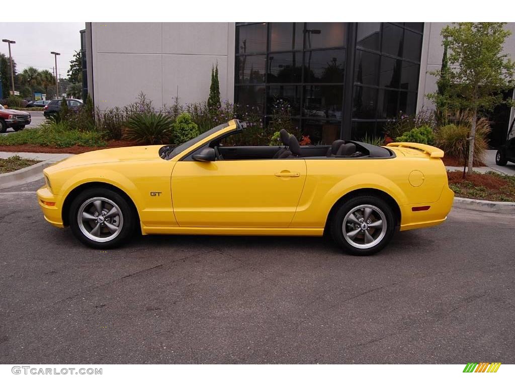 2005 Mustang GT Deluxe Convertible - Screaming Yellow / Dark Charcoal photo #4