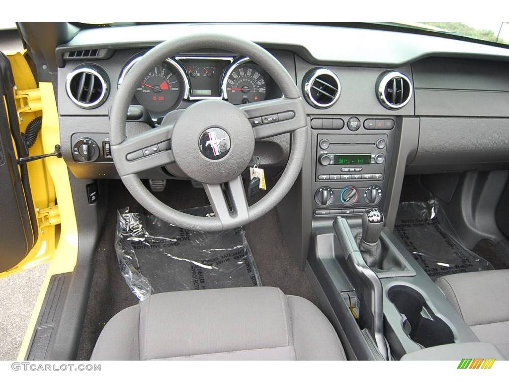 2005 Mustang GT Deluxe Convertible - Screaming Yellow / Dark Charcoal photo #5