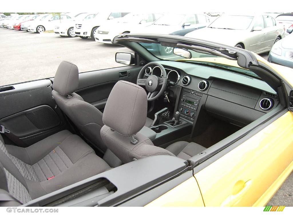 2005 Mustang GT Deluxe Convertible - Screaming Yellow / Dark Charcoal photo #12